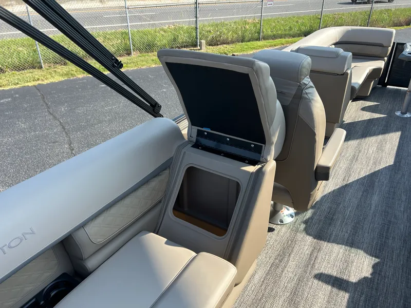 Slide: The Image of Bennington 23SSR LUXE 2027 - 32