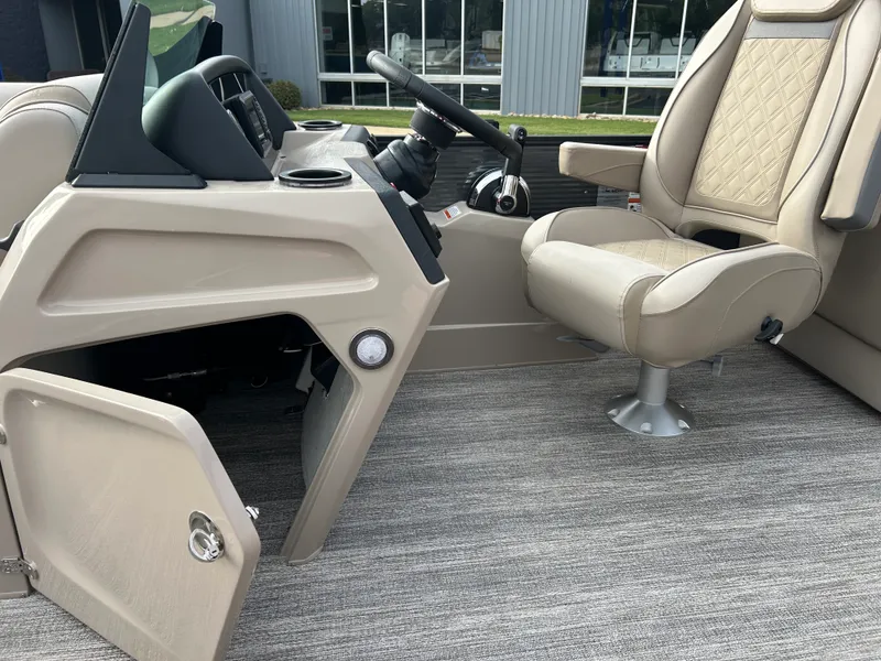 Slide: The Image of Bennington 23SSR LUXE 2027 - 21