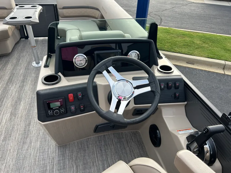 Slide: The Image of Bennington 23SSR LUXE 2027 - 18