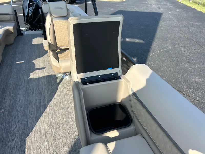 Slide: The Image of Bennington 23SSR LUXE 2027 - 33