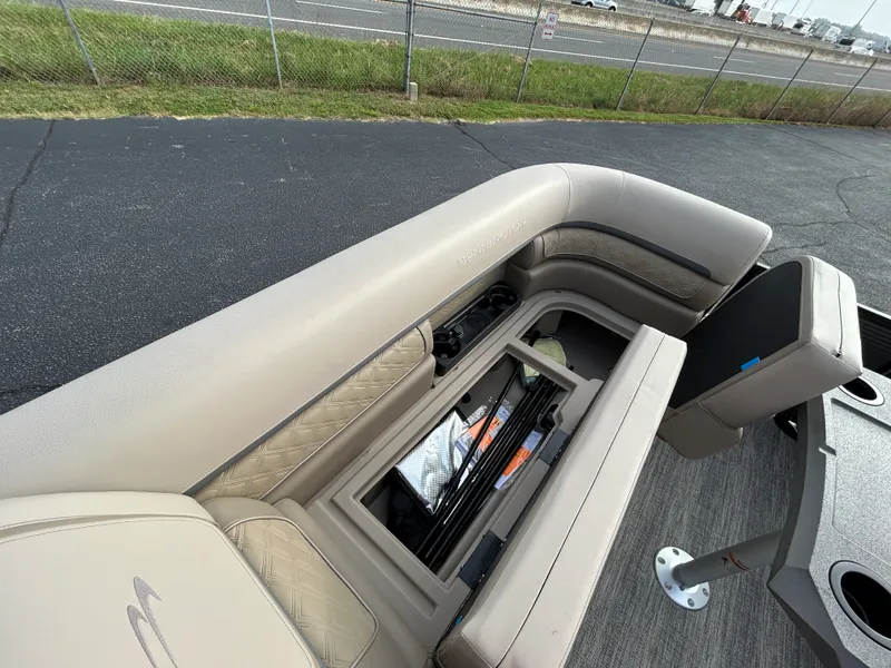 Slide: The Image of Bennington 23SSR LUXE 2027 - 24