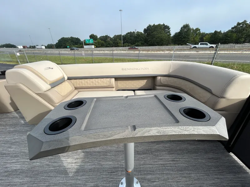 Slide: The Image of Bennington 23SSR LUXE 2027 - 27