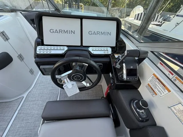 Slide: The Image of Crownline Boats 318 XSS 2026 - 13