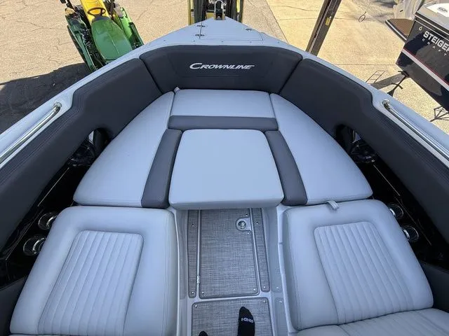 Slide: The Image of Crownline Boats 318 XSS 2026 - 16
