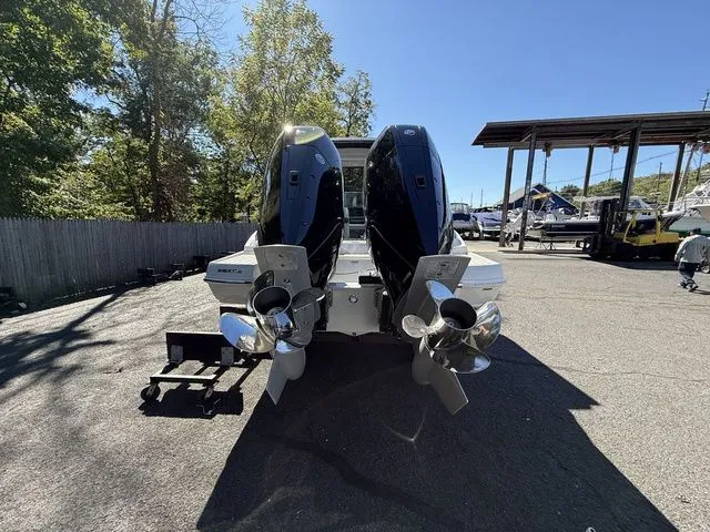 Slide: The Image of Crownline Boats 318 XSS 2026 - 6