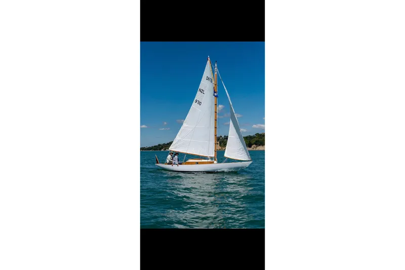 Slide: The Image of Under sail in NZ - 36
