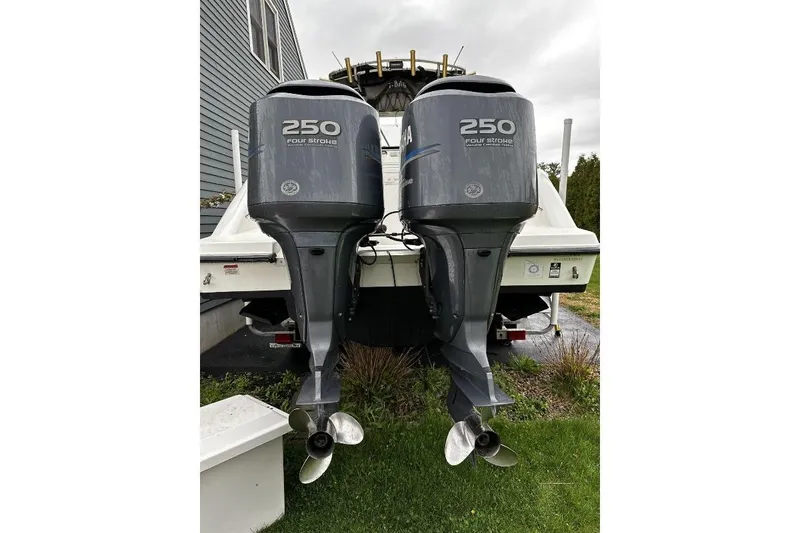 Slide: The Image of Twin Yamaha 250 four-stroke engines on a 2000 Hydra-Sports 2796 CC Vector boat. - 4