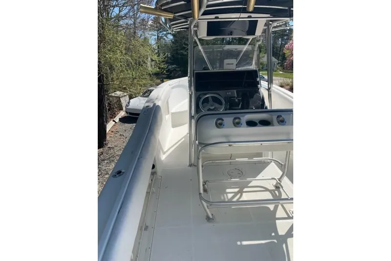 Slide: The Image of 2000 Hydra-Sports 2796 CC Vector boat interior with steering console and seating. - 5