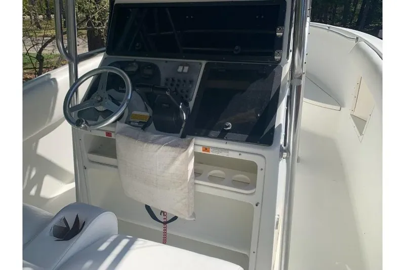 Slide: The Image of 2000 Hydra-Sports 2796 CC Vector boat console with steering wheel and controls. - 6