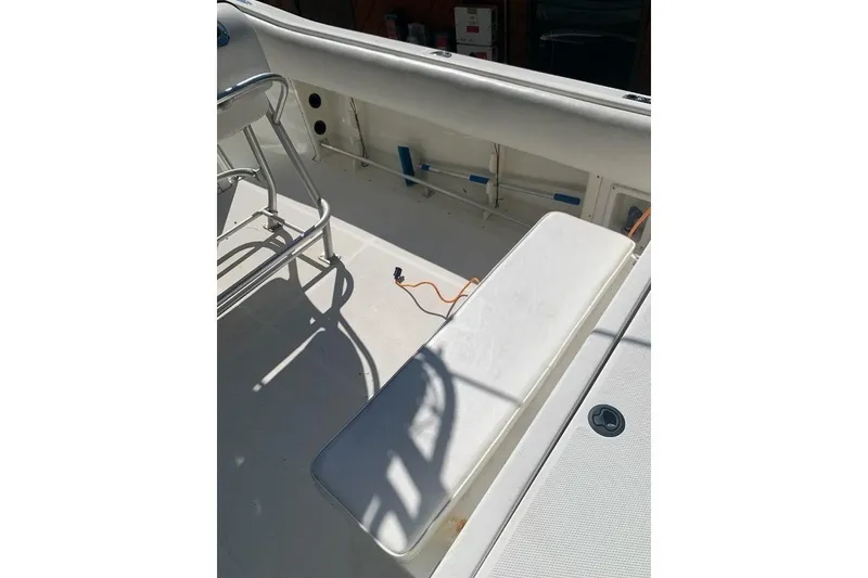 Slide: The Image of 2000 Hydra-Sports 2796 CC Vector boat interior with seating and storage area. - 8