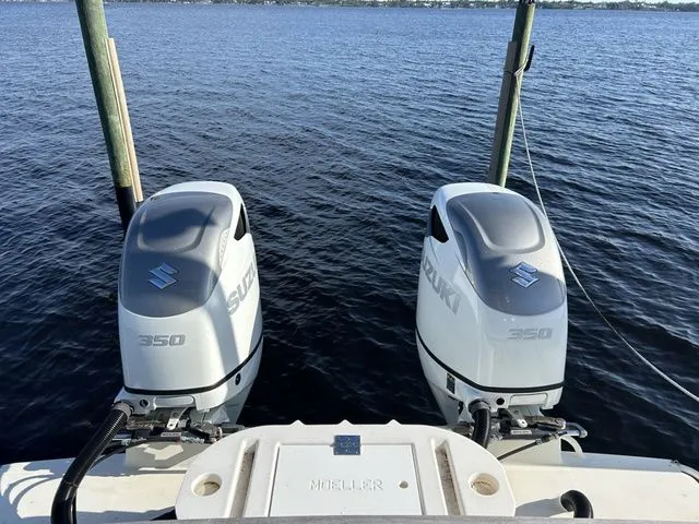 Slide: The Image of Bertram 33 Flybridge Cruiser 1987 - 10