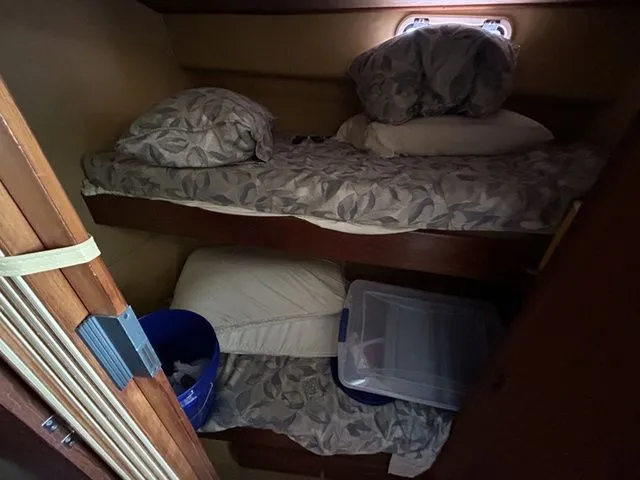 Slide: The Image of Bertram 33 Flybridge Cruiser 1987 - 16