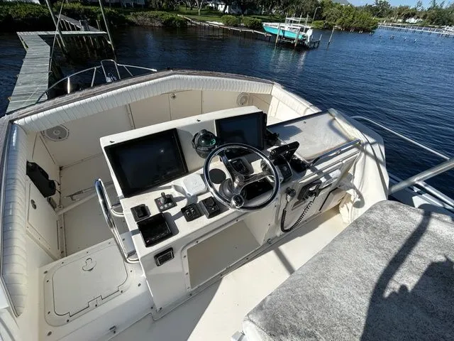 Slide: The Image of Bertram 33 Flybridge Cruiser 1987 - 20