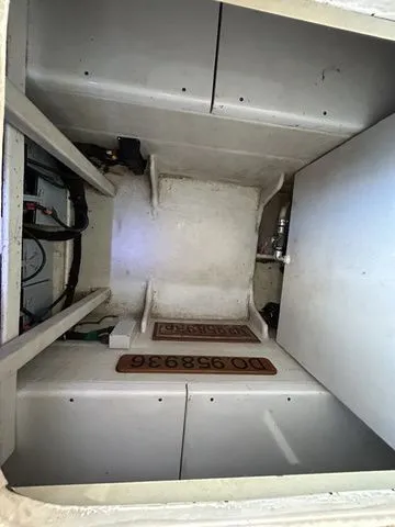 Slide: The Image of Bertram 33 Flybridge Cruiser 1987 - 24