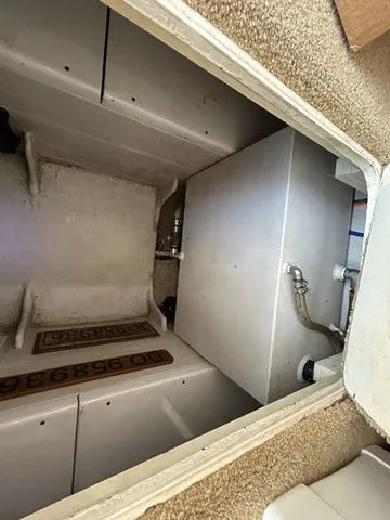 Slide: The Image of Bertram 33 Flybridge Cruiser 1987 - 34