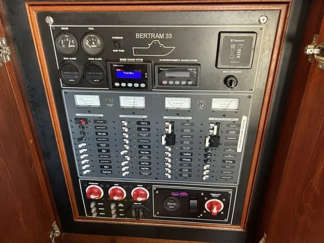 Slide: The Image of Bertram 33 Flybridge Cruiser 1987 - 5