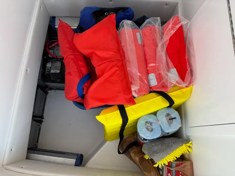 Slide: The Image of Sea Hunter 28 Floridian 2023 - 54