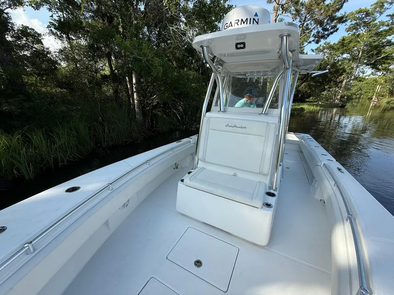 Slide: The Image of Sea Hunter 28 Floridian 2023 - 59