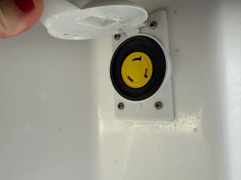 Slide: The Image of Sea Hunter 28 Floridian 2023 - 66