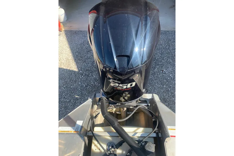 Slide: The Image of 2020 Veranda Relax VR22RC with Yamaha 250 outboard motor, top view. - 32