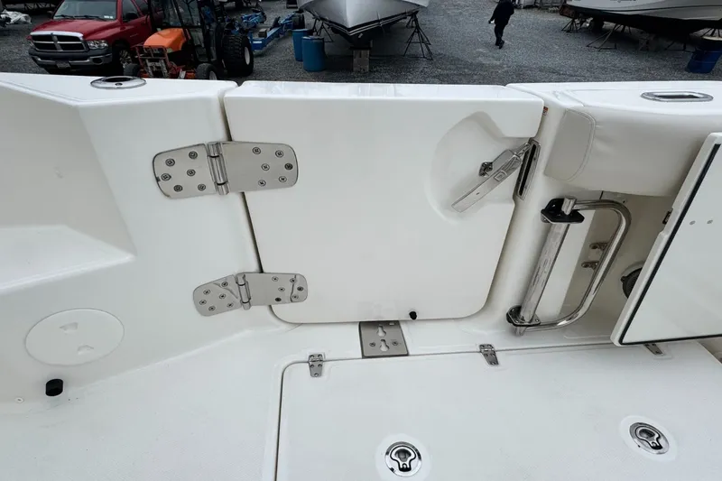 Slide: The Image of Boston Whaler 325 Conquest 2026 - 14