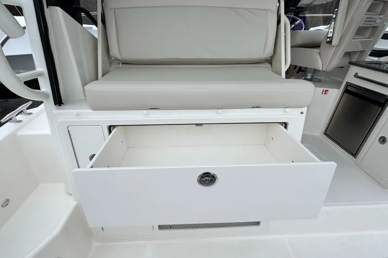 Slide: The Image of Boston Whaler 325 Conquest 2026 - 19