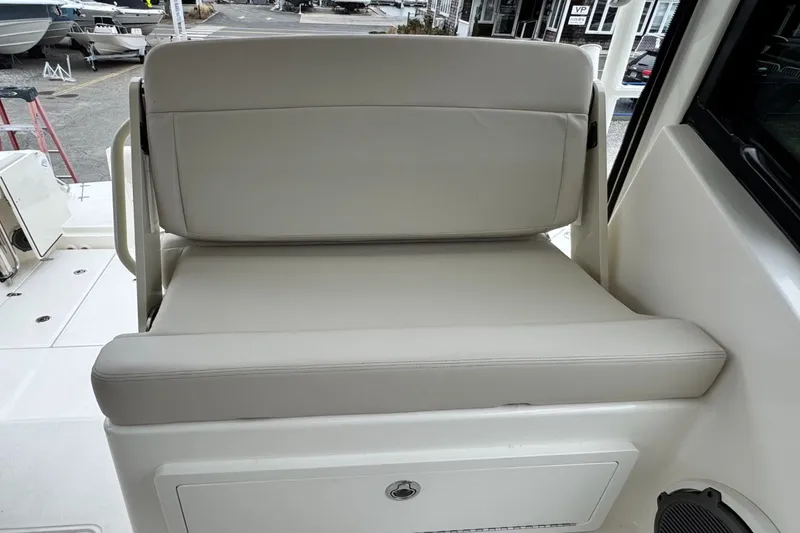 Slide: The Image of Boston Whaler 325 Conquest 2026 - 23