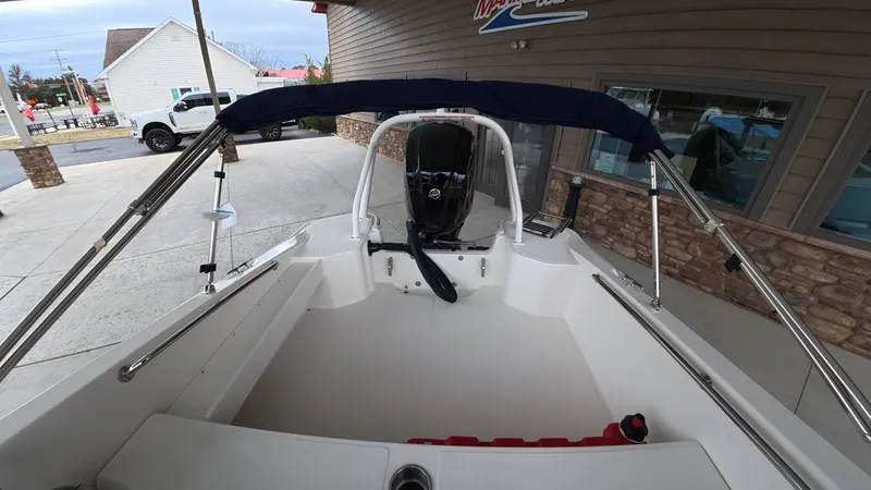 Slide: The Image of Boston Whaler 160 Super Sport 2026 - 4