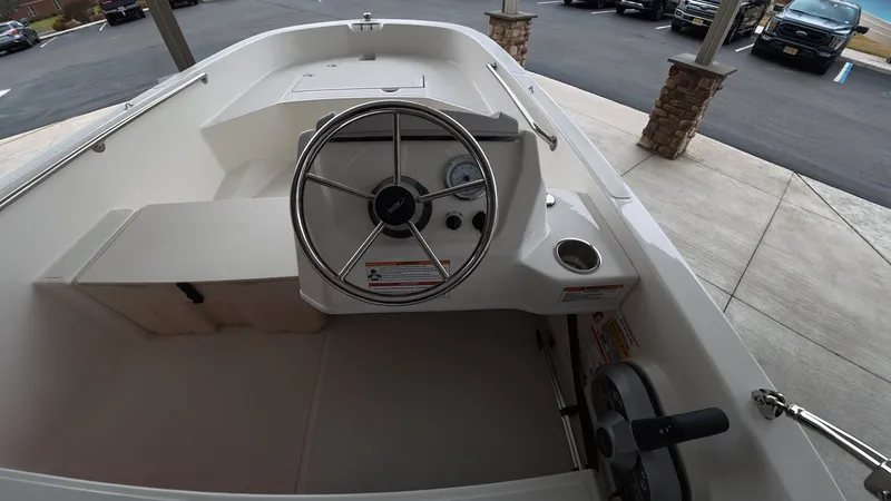 Slide: The Image of Boston Whaler 160 Super Sport 2026 - 6