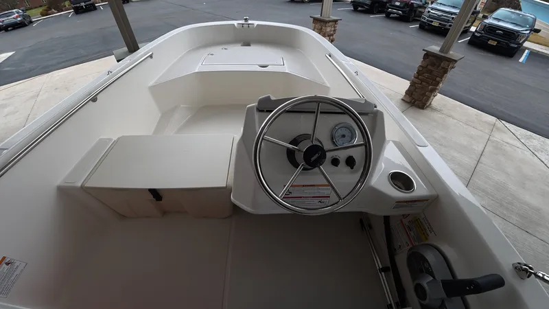 Slide: The Image of Boston Whaler 160 Super Sport 2026 - 7