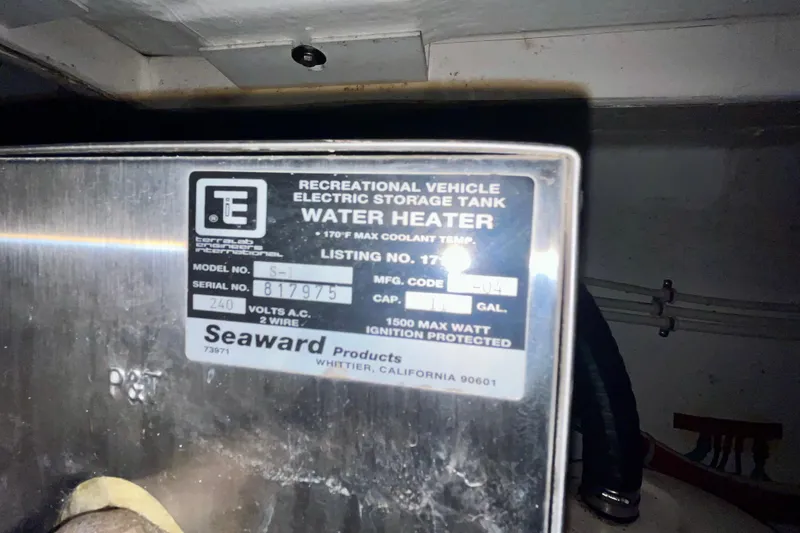 Slide: The Image of ProNautic 24-30P power unit on 2006 Bertram 390 Convertible yacht. - 78