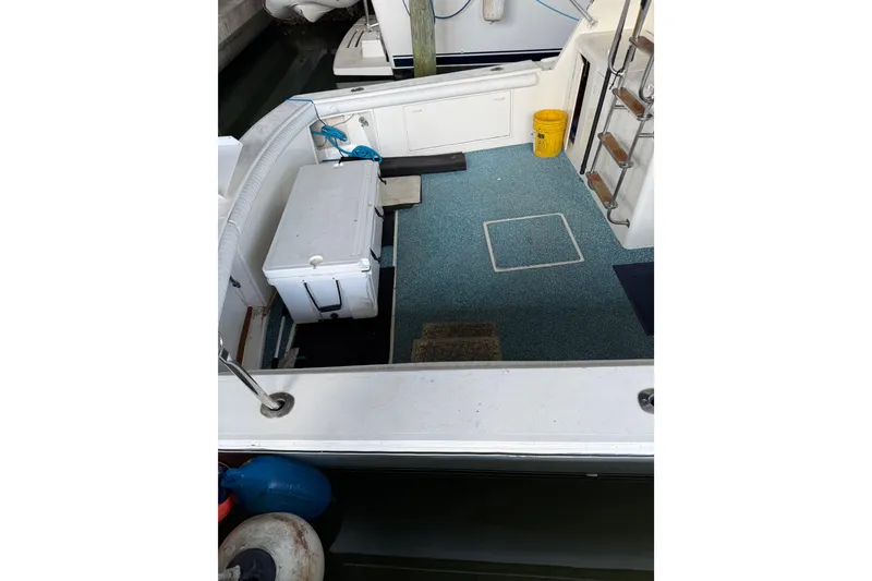 Slide: The Image of 1988 Ocean Convertible boat interior with blue carpet and white cooler. - 5