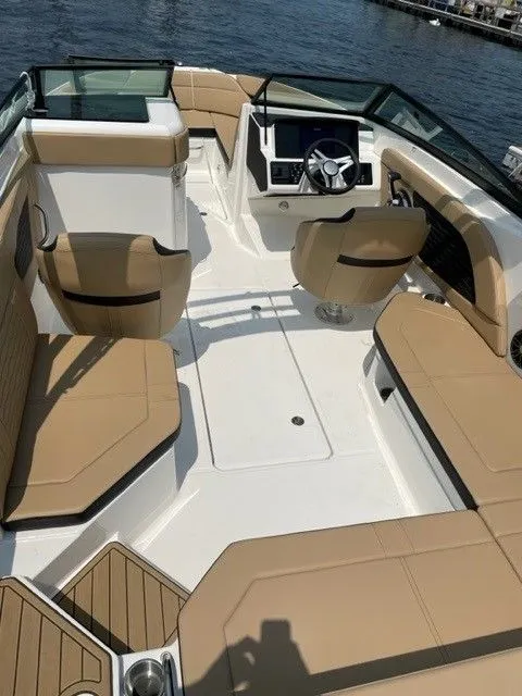 Slide: The Image of Sea Ray SPX 230 Outboard 2023 - 6