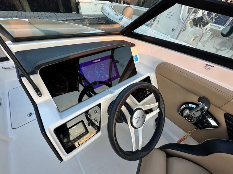 Slide: The Image of Sea Ray SPX 230 Outboard 2023 - 7