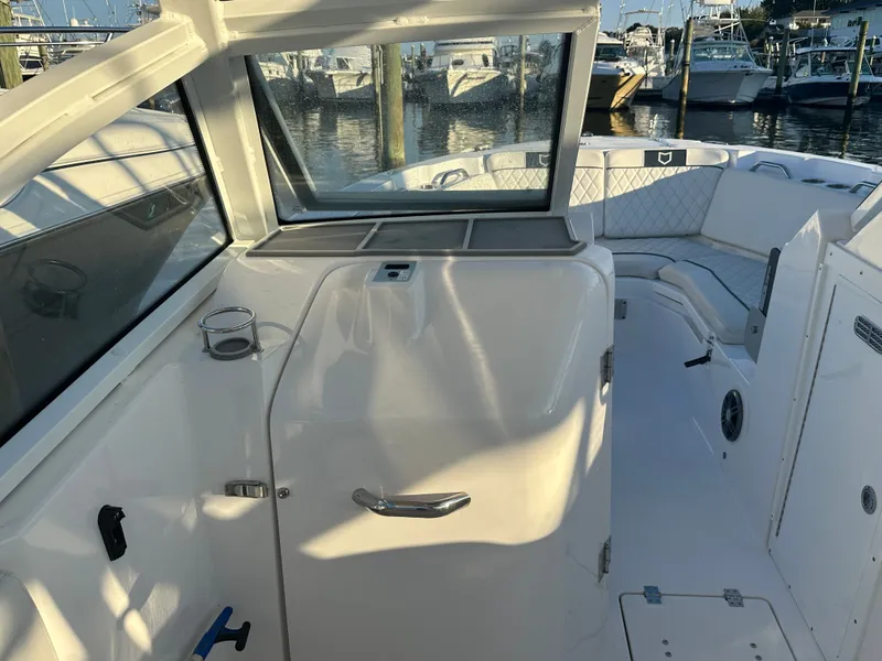 Slide: The Image of Sea Fox 268 Traveler 2025 - 11