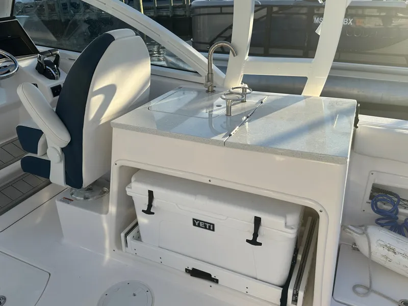 Slide: The Image of Sea Fox 268 Traveler 2025 - 6