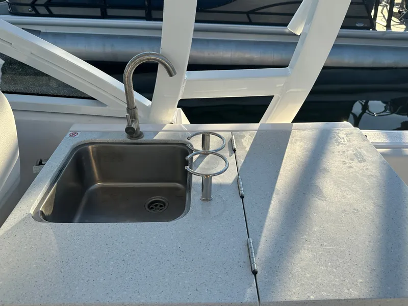 Slide: The Image of Sea Fox 268 Traveler 2025 - 7