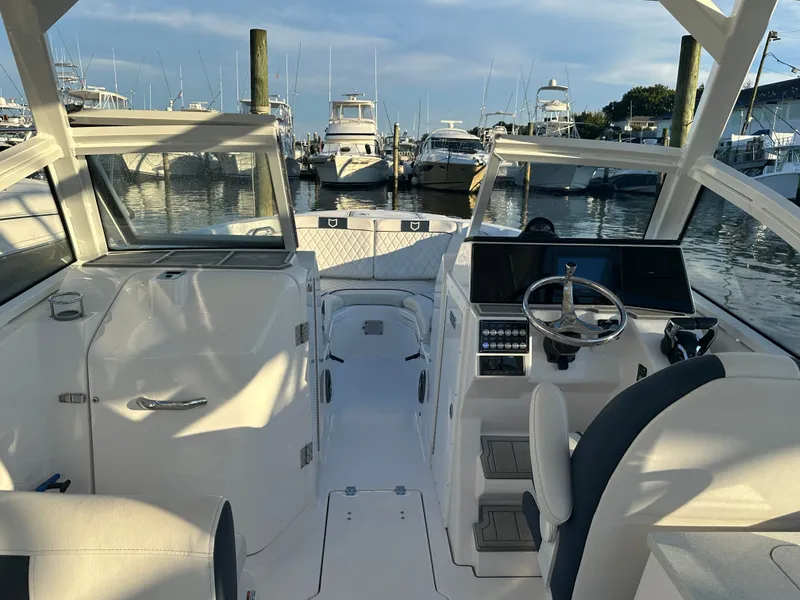 Slide: The Image of Sea Fox 268 Traveler 2025 - 8