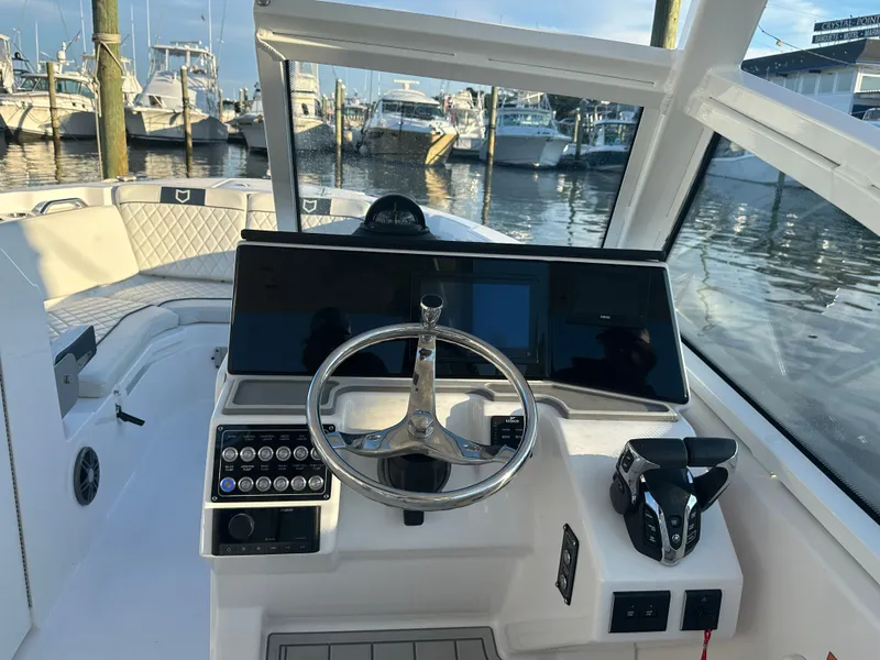 Slide: The Image of Sea Fox 268 Traveler 2025 - 9