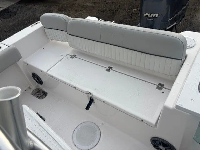 Slide: The Image of Sea Fox 228 Commander 2023 - 25