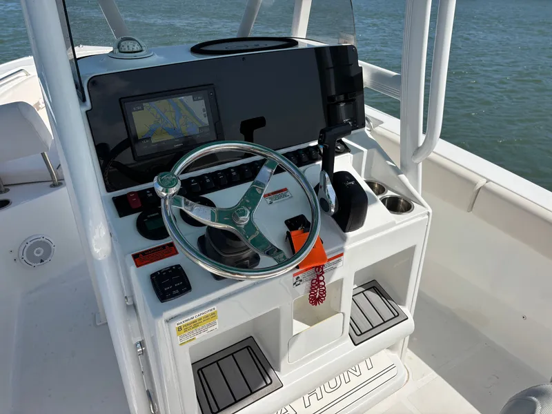 Slide: The Image of Sea Hunt Ultra 219 2021 - 38