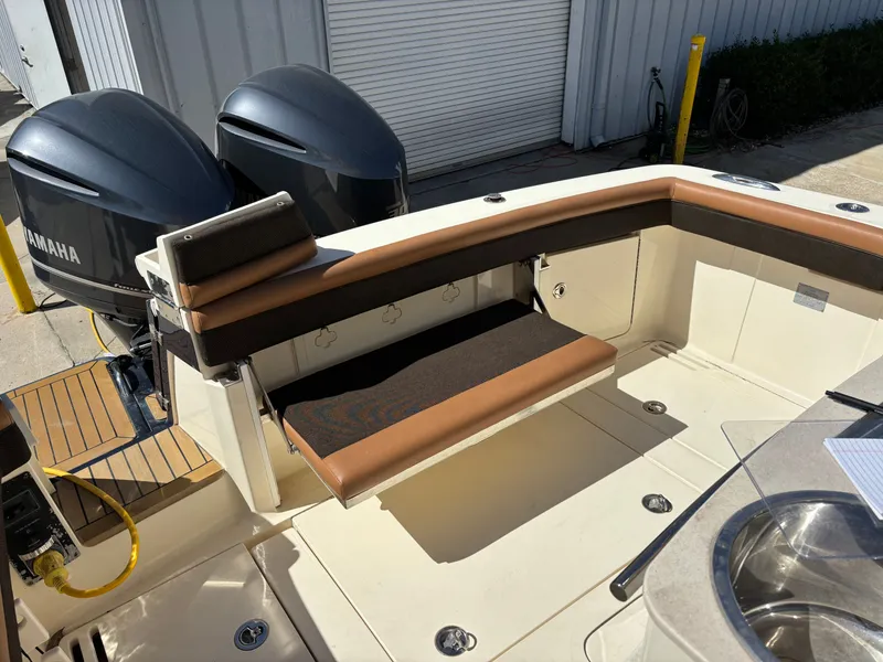 Slide: The Image of Scout 320 LXF 2014 - 11