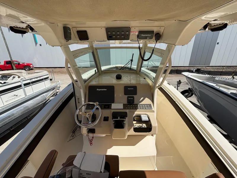 Slide: The Image of Scout 320 LXF 2014 - 16