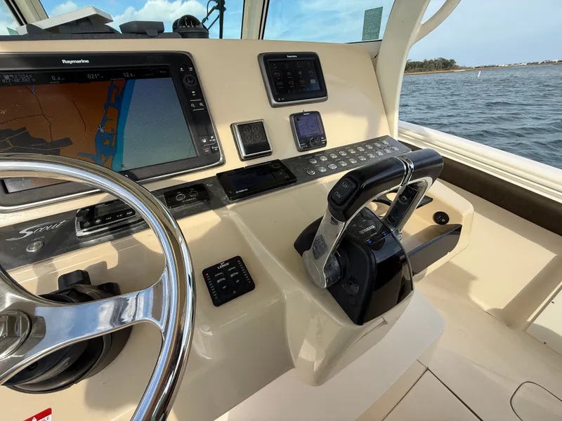 Slide: The Image of Scout 320 LXF 2014 - 26