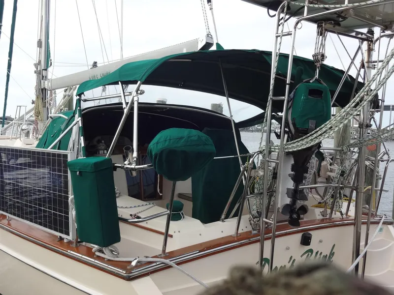 Slide: The Image of Island Packet 440 2006 - 105