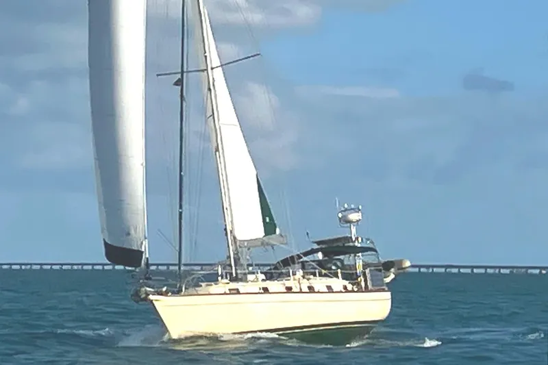 Slide: The Image of Island Packet 440 2006 - 116