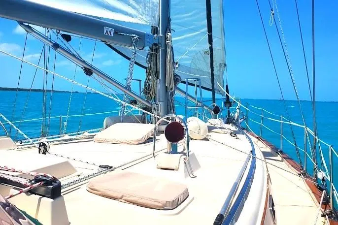 Slide: The Image of Island Packet 440 2006 - 128