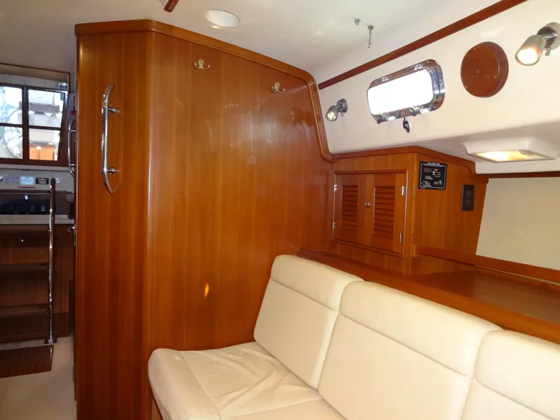 Slide: The Image of Port salon - 31