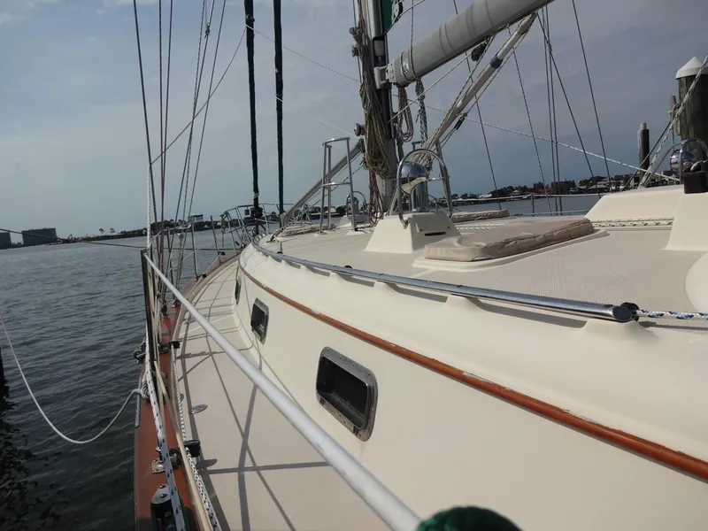 Slide: The Image of Island Packet 440 2006 - 65