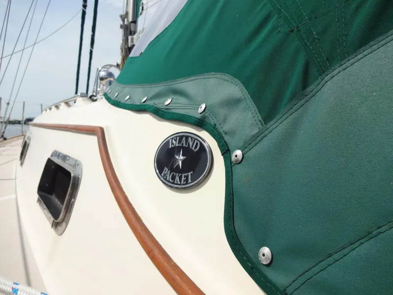 Slide: The Image of Island Packet 440 2006 - 67